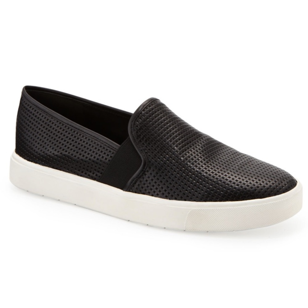 VINCE SIZE 7 BLACK LEATHER SLIP ON SHOES